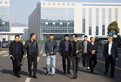 Yao Jianzhong, director of the Production and Number Division of the Zhejiang Provincial Department of Economics and Information Technology, and his party visited Weigang Science and Technology for research and guidance